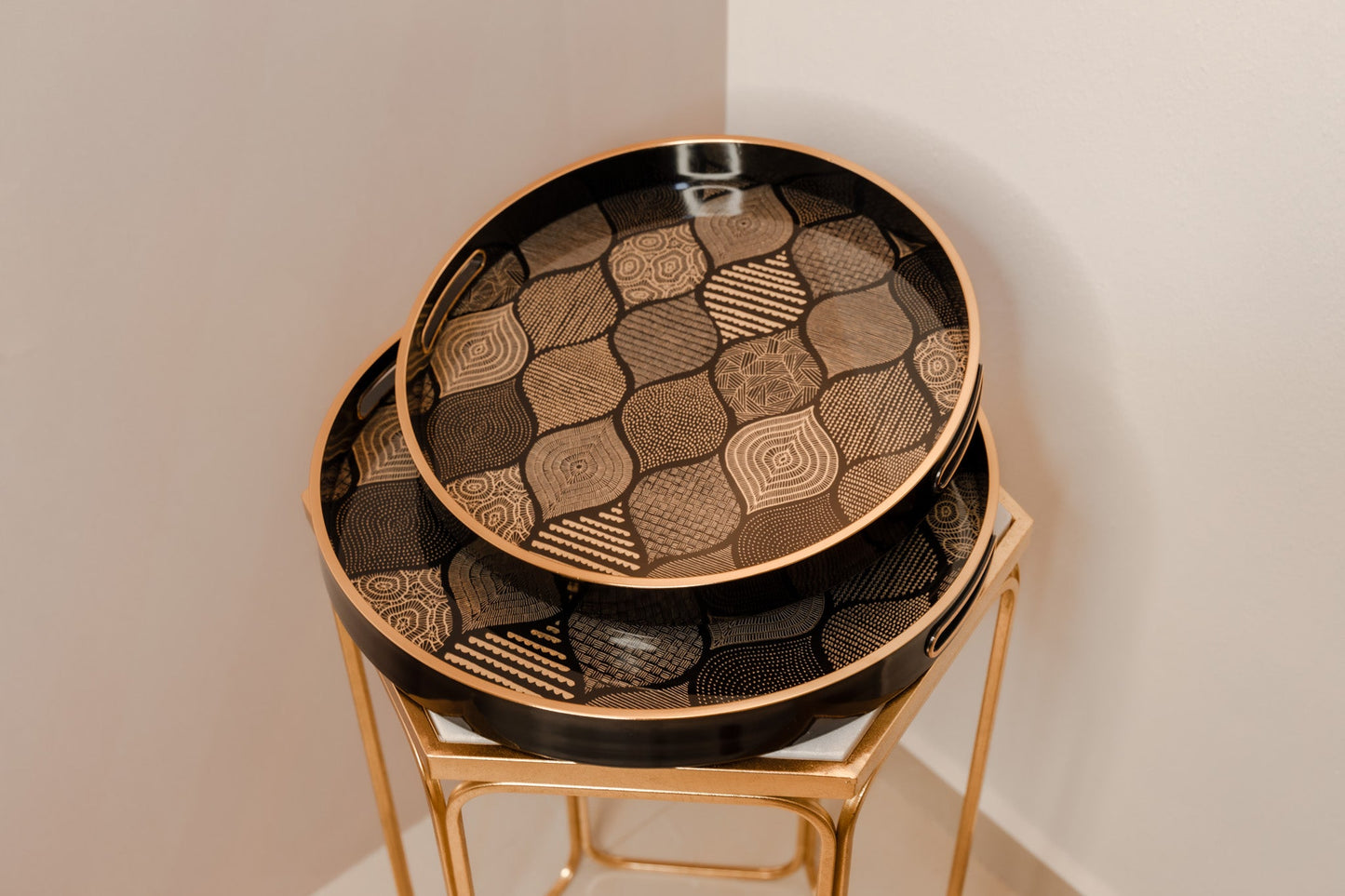 Black Ogee Round Tray