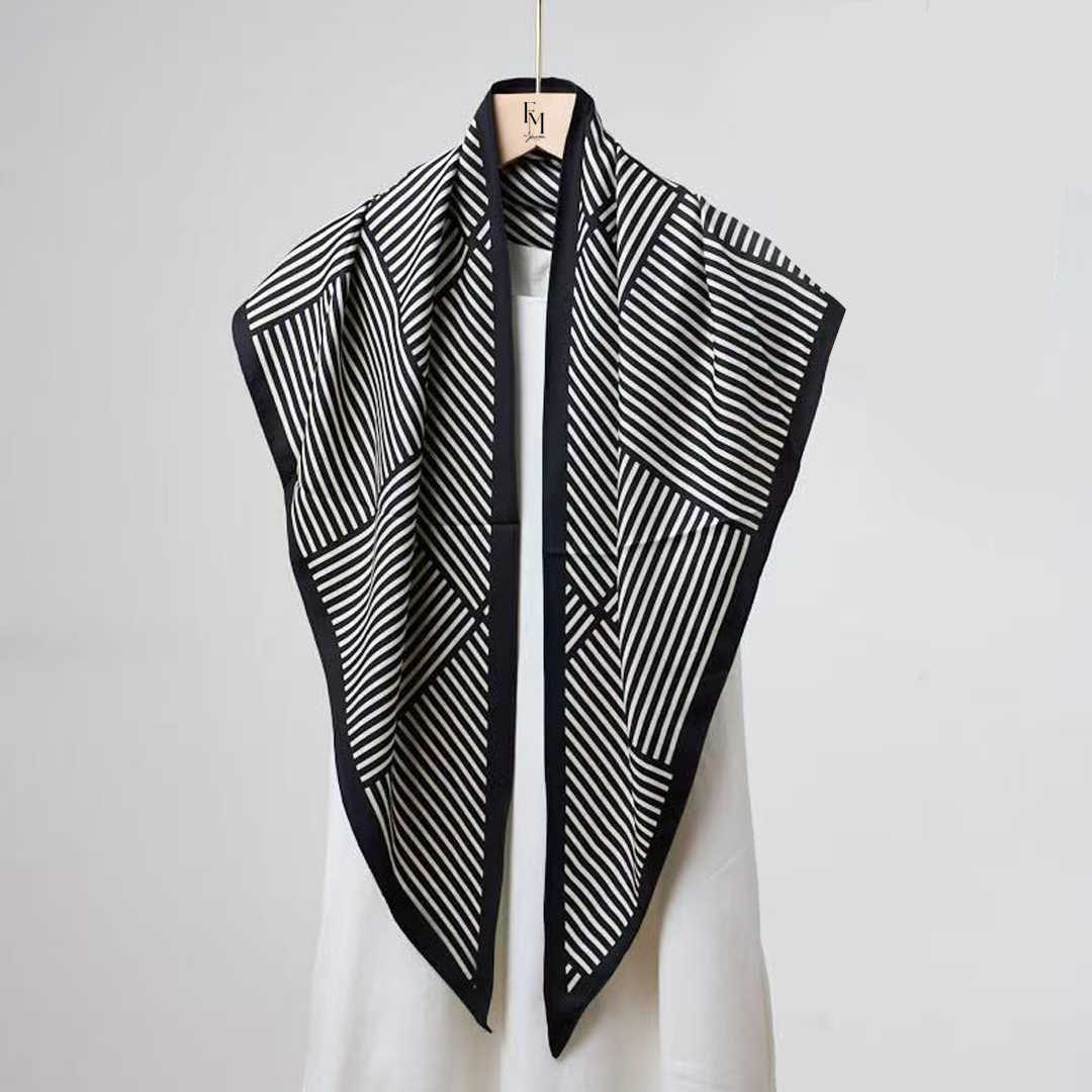 Reverie Tri Scarf: Optic Black
