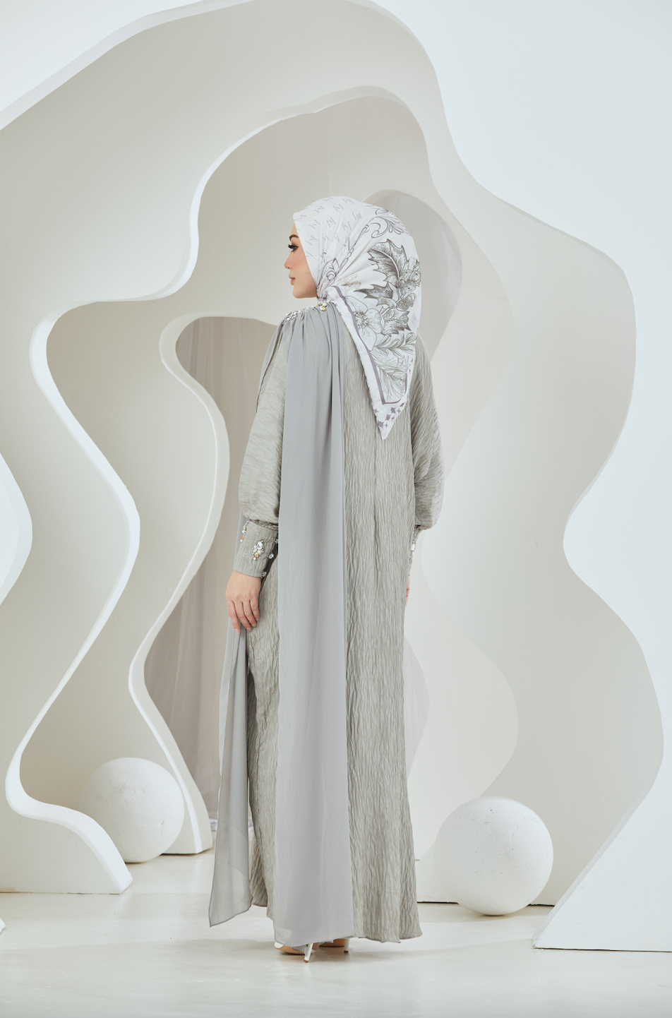 Midsummer Elegance Scarf in Cotton Voile - Oatmilk