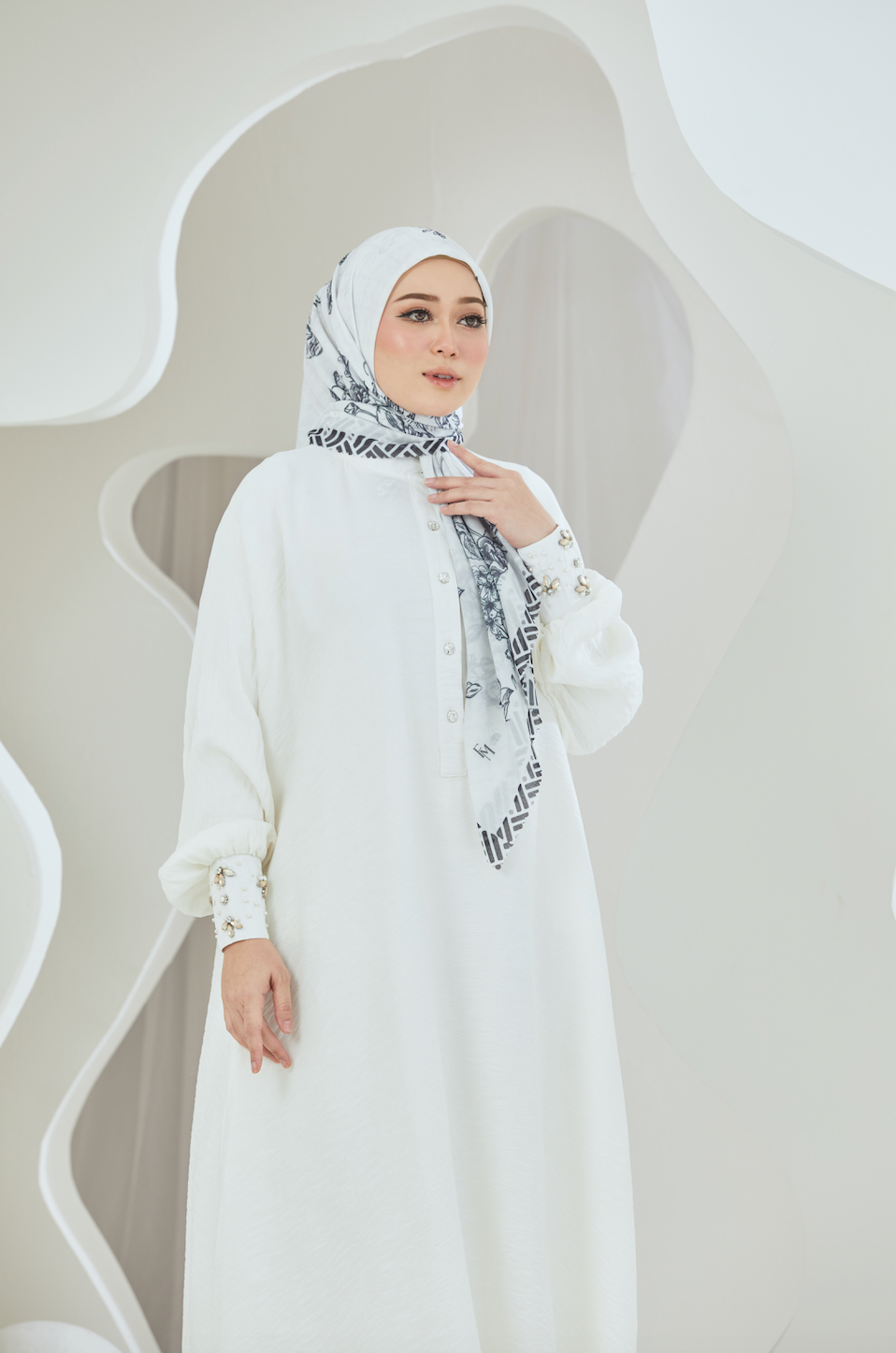 Bouquet Elegance Scarf in Cotton Voile - White